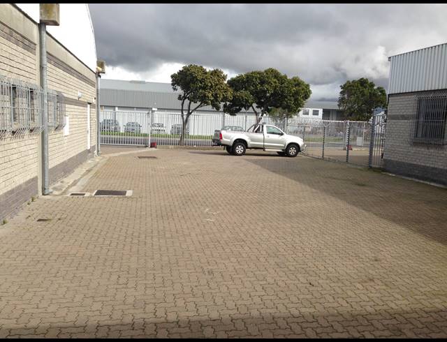 700M² FACTORY TO LET IN OTTERY